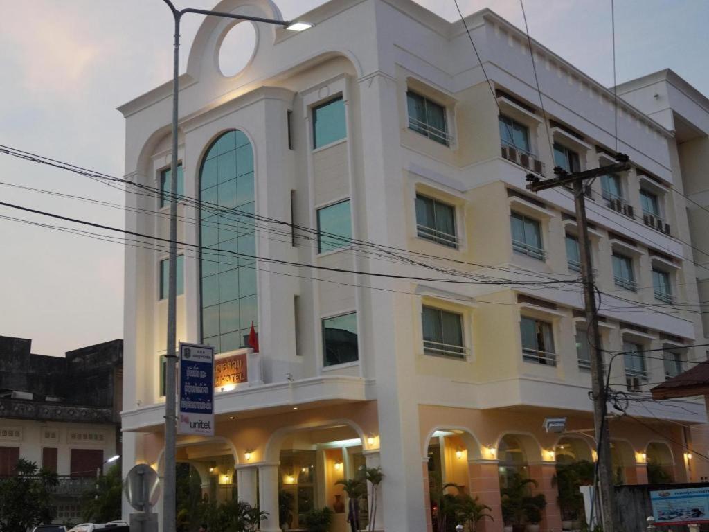 Seng Aroun Hotel Паксе Екстер'єр фото