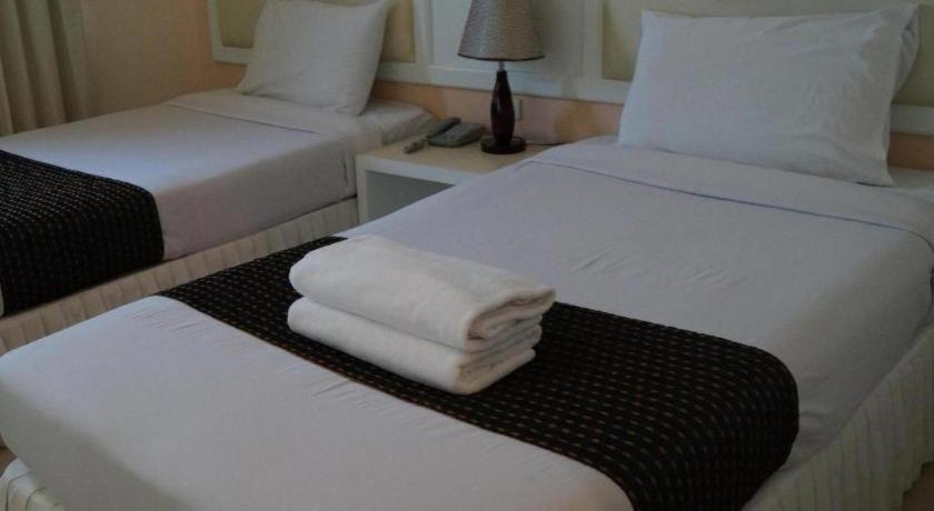 Seng Aroun Hotel Паксе Екстер'єр фото