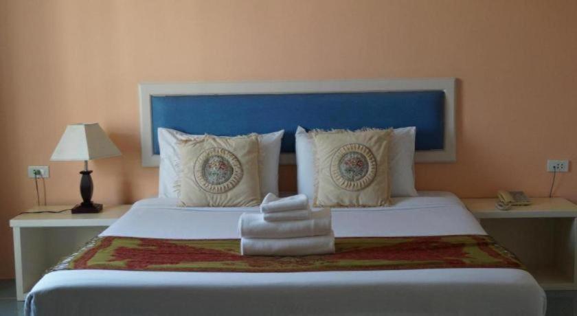 Seng Aroun Hotel Паксе Екстер'єр фото